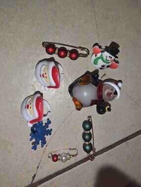 Light-up Resin Penguin Christmas pin / Brooch Lot With Rings & Pins For Holiday